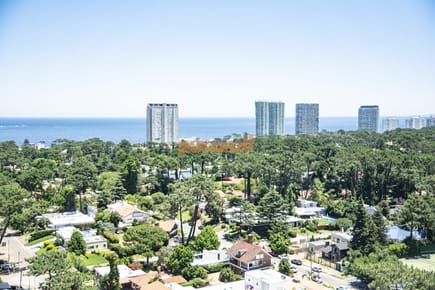 Vende apto de 2 dormitorios con vista al mar en Punta del este