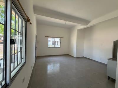 DARWIN Y PESALOZZI, CON PATIO AL FRENTE, AMPLIOS AMBIENTES. SOTANO