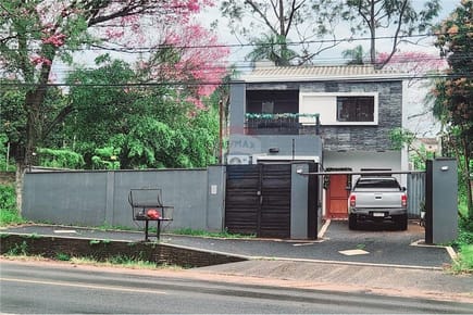 VENDO CASA DE 2 PLANTAS CON PISCINA - ZONA AVDA LAS RESIDENTAS- LUQUE