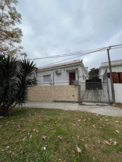 CASA EN VENTA 2 DORMITORIOS, PATIO, PARRILLERO Y GARAJE PADRON PH LA BLANQUEADA
