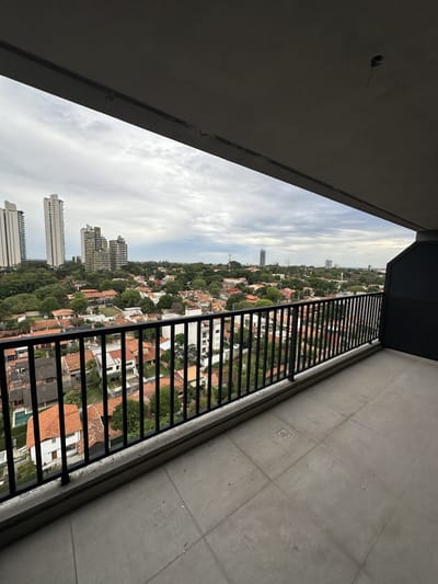 VENDO DEPARTAMENTO EN PISO ALTO CON BALCON A ENTREGARSE A INICIOS DEL 2027 | ZONA PASEO LA GALERÍA