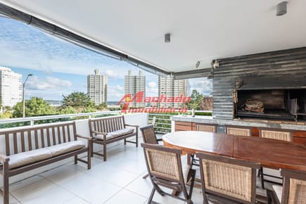 Apartamento en Venta 3 Dormitorios con Parrillero - Playa Mansa - Punta del Este