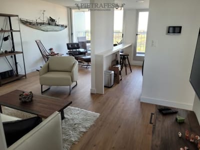 Apartamento en alquiler, 2 dormitorios, 2 baños, terraza, garaje. Malvin.