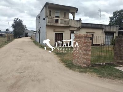 Casa de 5 Dormitorios con Galpón Industrial de 1000 m²