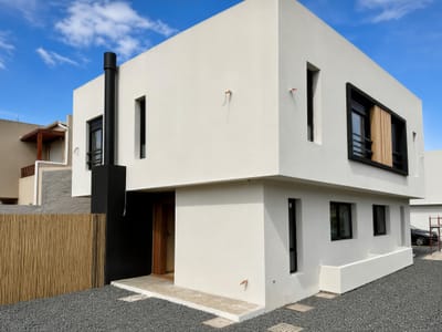 Muy linda casa en complejo cerrado. Próximo a la rambla.  CON RENTA