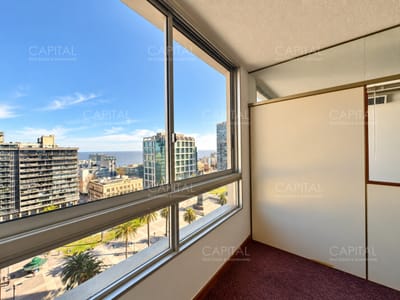 Oficina en venta en Ciudad Vieja con garaje.