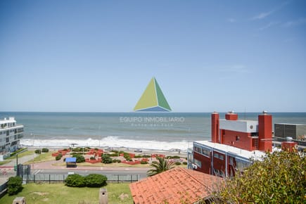 Departamento de 3 dormitorios con terraza  con parrillero en venta, Peninsula, Punta del Este - Ref : EQP7888