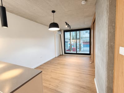 Alquiler Apartamento De 1 Dormitorio Con Balcón Al Frente En Centro