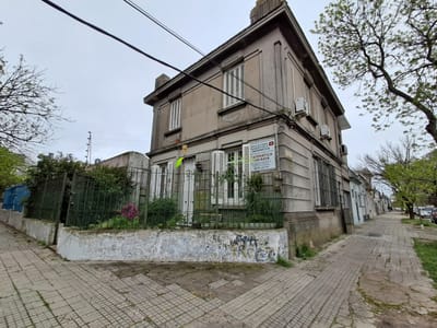 Oficina Sosa Prado - Luis A de Herrera y Canstatt 2 casas en un padrón con garaje ideal renta o dos familias