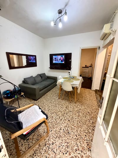 Ideal para renta!! Vendo muy lindo apartamento de 2 dormitorios y patio con parrillero próx Propios e Instrucciones.