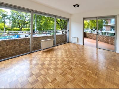 Exclusivo apartamento frente al Club de Golf, a pasos de Punta Carretas Shopping.