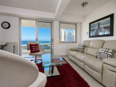 Apartamento de 2 dormitorios con vista al mar