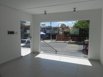 En Alquiler: Local Comercial En Barrio Mburucuyá zona CPJ - 6.900.000 Gs IVA Y EXP INCLUIDAS