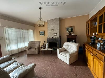 Casa en venta 4 dormitorios, 1 baño, patio-Aires Puros