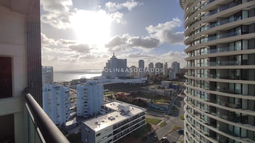 Departamento en venta en Torre Francia, Oportunidad en Punta del Este