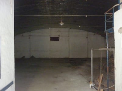 Alquilo Tinglado/Depósito industrial a 1 cuadra de Mcal López
