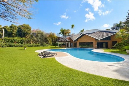 CASA LUJOSA EN MBURICAO - ASUNCIÓN EN VENTA