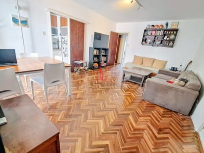 Venta apto Malvin sur, 2 dormitorios, 2do.piso, escalera comoda, contrafte luminoso, despejado, aire acondicionado, reciclado, 2 tzas, vivir o renta