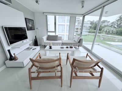 TERRAZA DE VILLA BRAVA