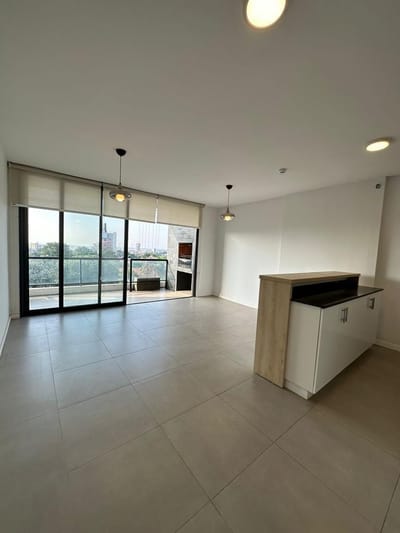 ALQUILER – Las Mercedes: departamento con balcón y parrilla propia, 2 dormitorios (1 en suite), Edificio SOHO