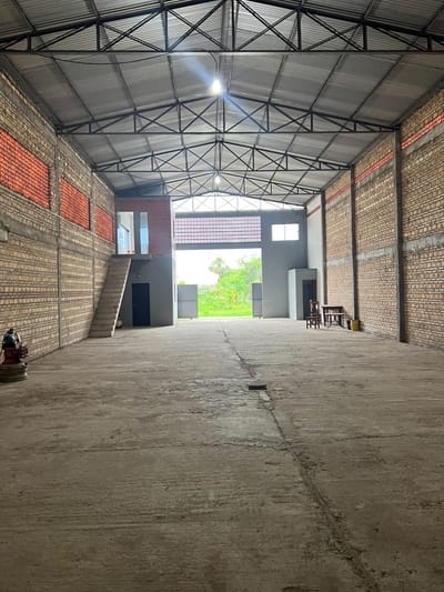 ALQUILO AMPLIO TINGLADO EN VILLA HAYES