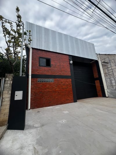 ALQUILO TINGLADO A ESTRENAR EN MARIANO ROQUE ALONSO 700 m2
