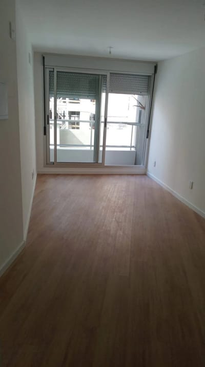 Alquiler Apartamento De 1 Dormitorio Balcón Luminoso En Centro