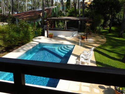 Excelente Casa de 4 Dormitorios con Piscina en Playa Mansa, Alquiler