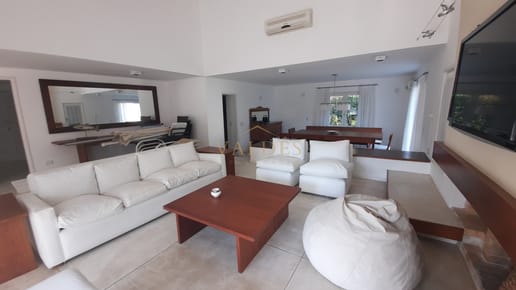 Exclusiva casa de 4 dormitorios con piscina en Punta del Este en venta