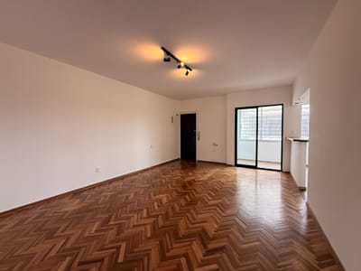 Malvín Amplio 2 Dormitorios Al Frente Con Balcón, Terraza Y A/A Segundo Por Escalera