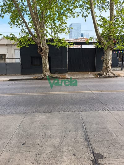 Venta de gran terreno en Buceo sobre calle Gral Rivera