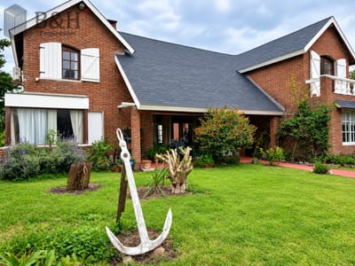Se vende Chalet en Pinares a pasos del Mar
