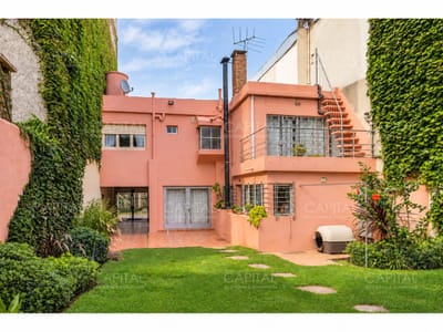 Venta Casa en Pocitos, 4 Dormitorios, Jardín, Barbacoa y Garaje