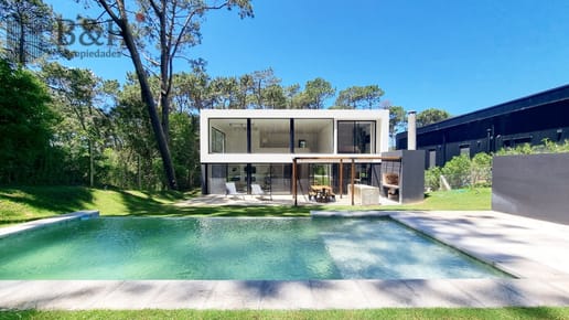 Casa a Estrenar en Barrio Privado. 4 Suites, Piscina climatizada, losa radiante.