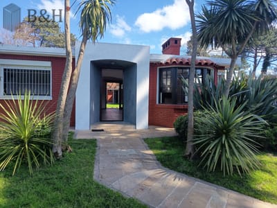 SE VENDE CASA EN BARRIO CANTEGRIL - PUNTA DEL ESTE