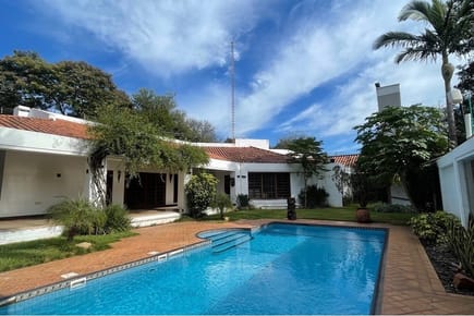 Residencia con 1900m2 de Terreno - Pinedo Shopping