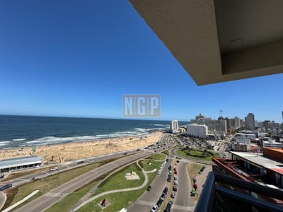 Apartamento en venta en Torre Imperiale , Punta del este , Playa brava a pasos del Shopping