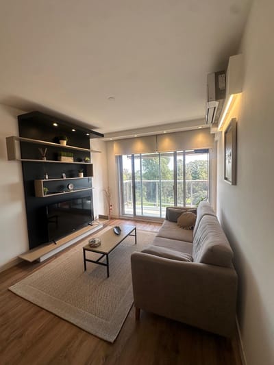 Exclusivo Apartamento de Lujo con Vistas al Golf, 2 Dormitorios, 2 Baños y Garage Privado.