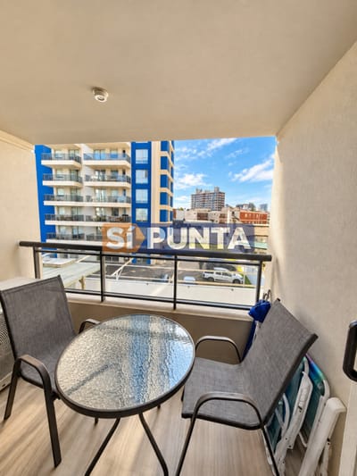 Apartamento en venta de 2 dormitorios a pasos del mar en Brava - Punta del Este