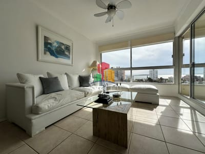 Alquiler y venta de apartamento de dos dormitorios en Punta del Este