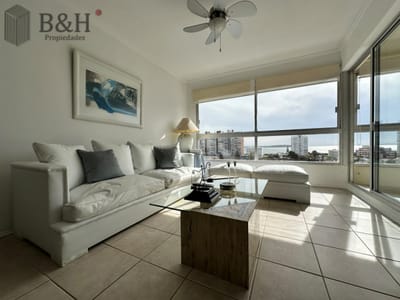 Alquiler y venta de apartamento de dos dormitorios en Punta del Este