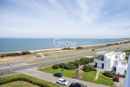 Vende departamento de 2 dormitorios en Playa Mansa, Punta del Este