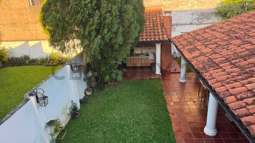 Se Alquila Casa en el Barrio Tembetary