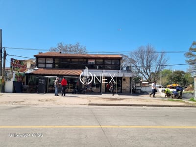 Se vende local comercial en Malvín norte, Montevideo.