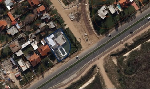 Venta Terreno con Edificación Solymar ideal Inversion 973m2