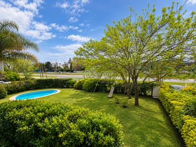 Amplio y soleado, parrillero de uso exclusivo, dos cocheras