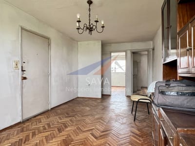 Venta Apartamento 3 Dormitorios + Escritorio en Aguada! REQUIERE MANTENIMIENTO. Piso ALTO! Vistas Despejadas. Complejo Cerrado en calles Rondeau y Panamá!