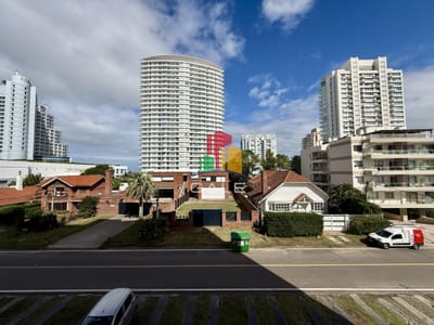 Apartamento en venta en Edificio Cap Bretón  Av. Roosevelt y Av. Biarritz