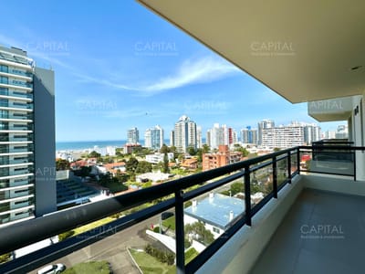 Apartamento de dos dormitorios con vista al mar en Punta del Este