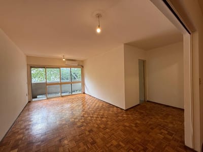 Amplio Apartamento sobre Colonia con balcón, calefacción central y orientación Norte